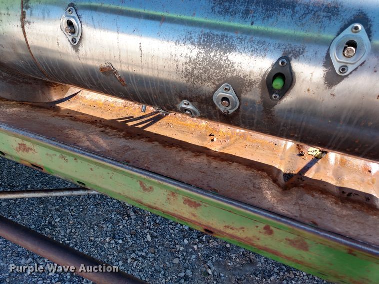 image for item EQ9325 John Deere 853 all-crop row head