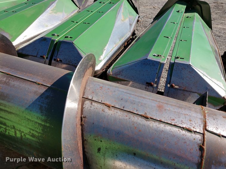 image for item EQ9325 John Deere 853 all-crop row head