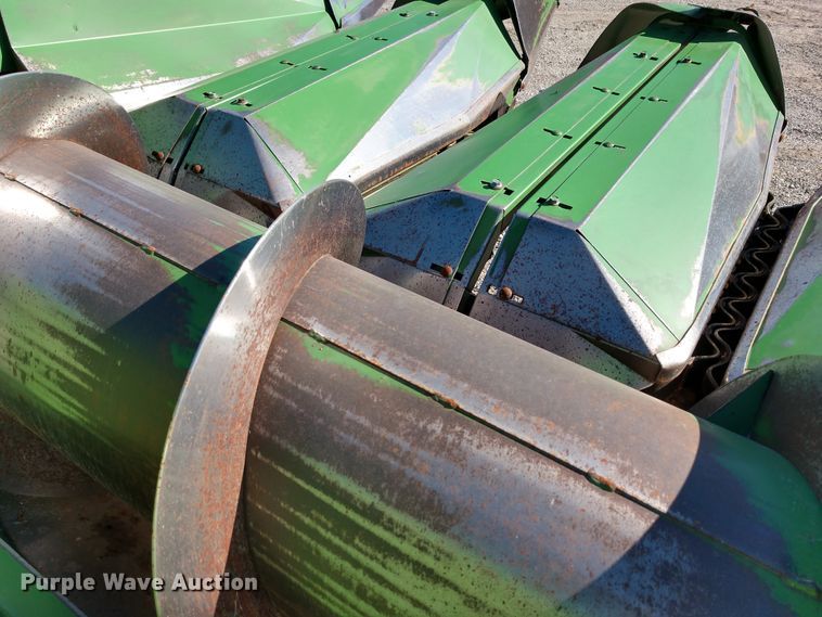 image for item EQ9325 John Deere 853 all-crop row head