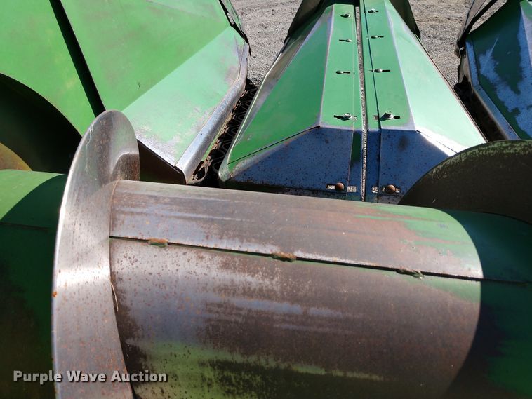 image for item EQ9325 John Deere 853 all-crop row head