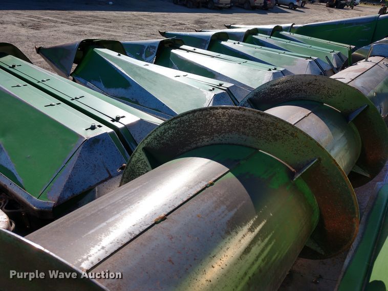 image for item EQ9325 John Deere 853 all-crop row head