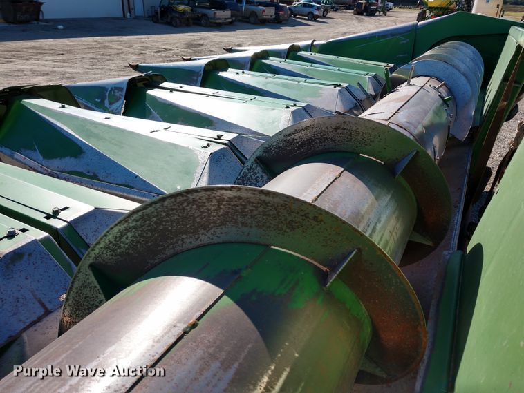 image for item EQ9325 John Deere 853 all-crop row head