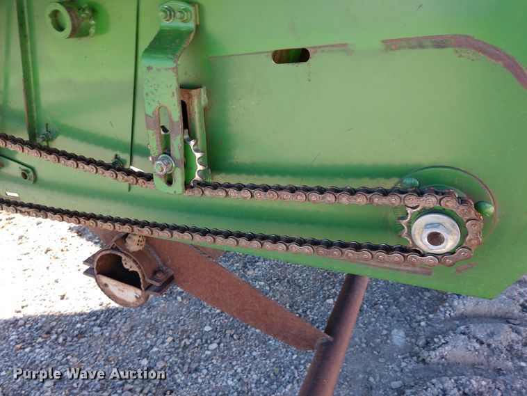 image for item EQ9325 John Deere 853 all-crop row head
