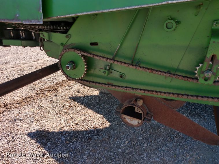image for item EQ9325 John Deere 853 all-crop row head