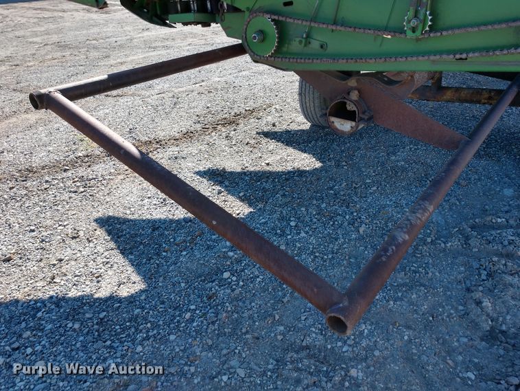 image for item EQ9325 John Deere 853 all-crop row head