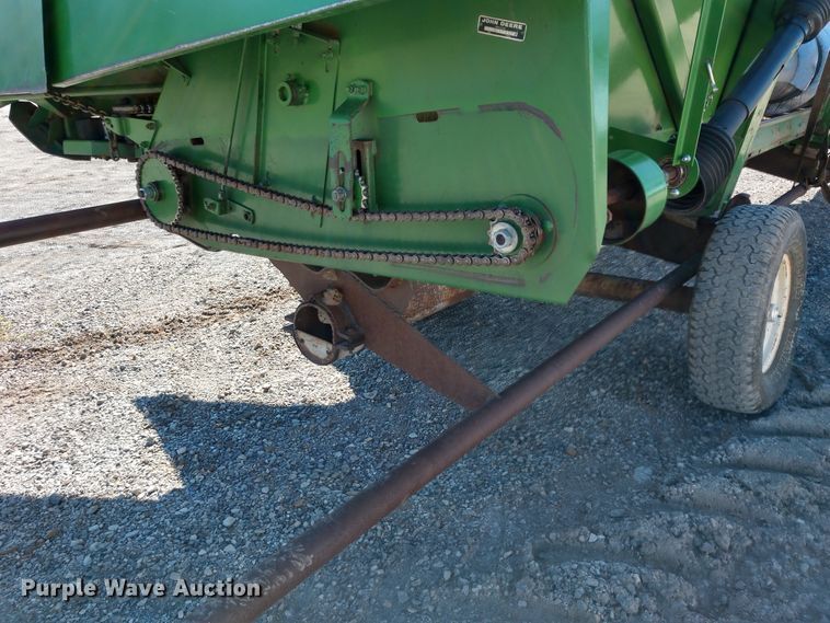 image for item EQ9325 John Deere 853 all-crop row head