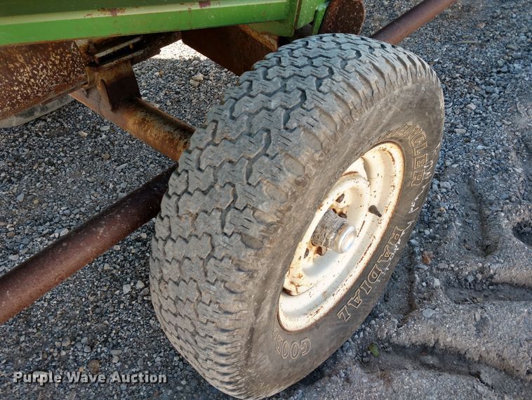 image for item EQ9325 John Deere 853 all-crop row head