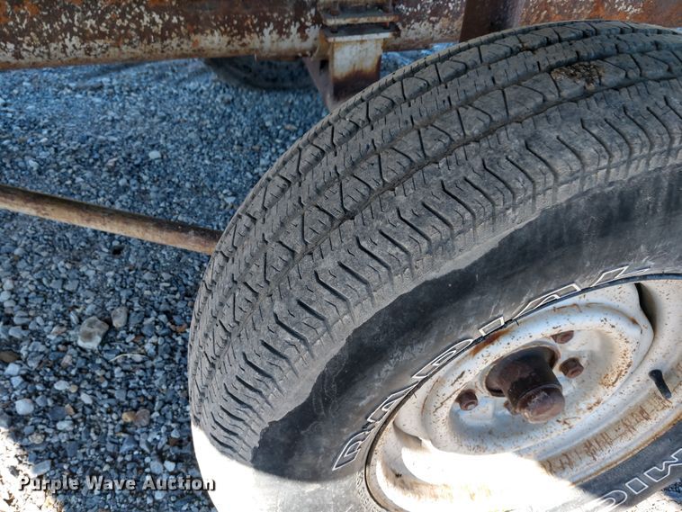 image for item EQ9325 John Deere 853 all-crop row head