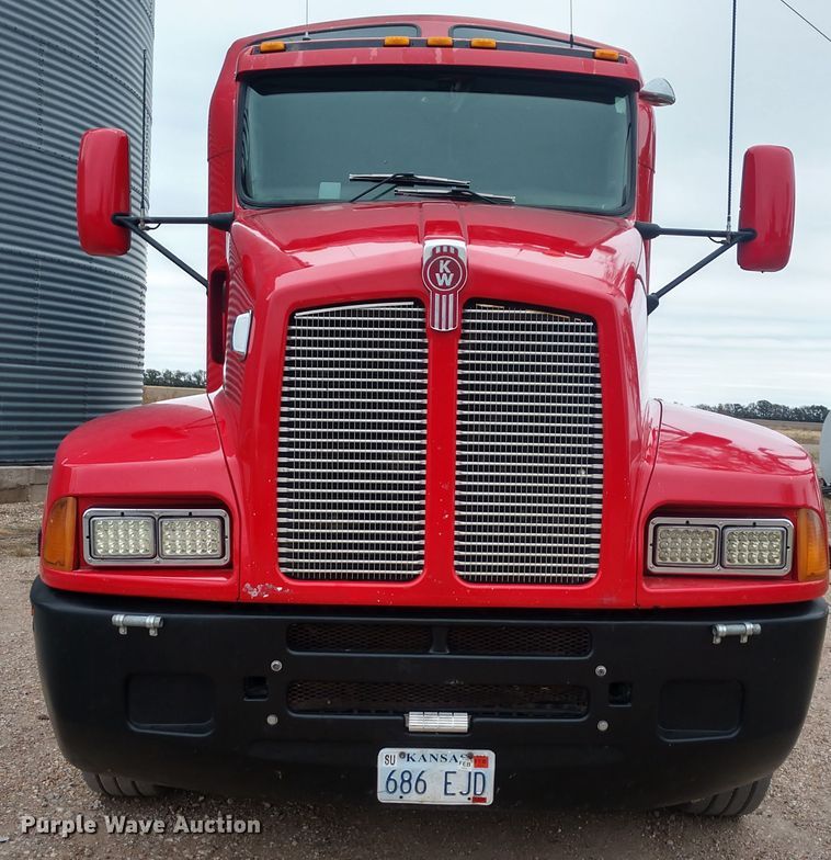 image for item EQ9349 2007 Kenworth T600 semi truck