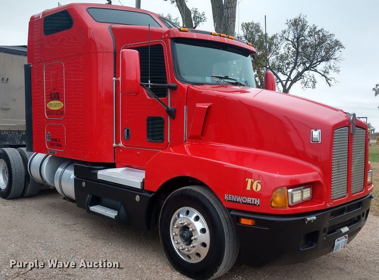 image for item EQ9349 2007 Kenworth T600 semi truck