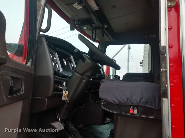 image for item EQ9349 2007 Kenworth T600 semi truck