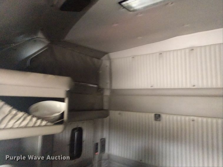 image for item EQ9349 2007 Kenworth T600 semi truck