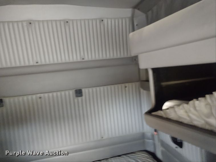 image for item EQ9349 2007 Kenworth T600 semi truck