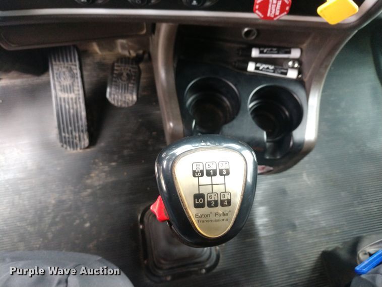 image for item EQ9349 2007 Kenworth T600 semi truck