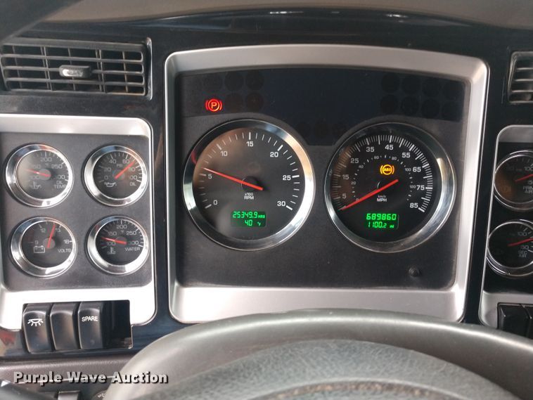 image for item EQ9349 2007 Kenworth T600 semi truck