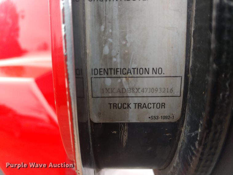 image for item EQ9349 2007 Kenworth T600 semi truck