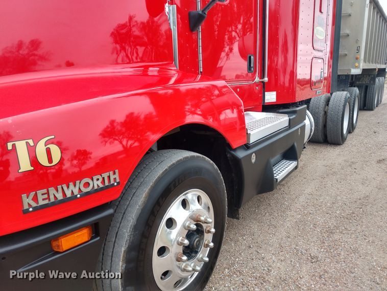 image for item EQ9349 2007 Kenworth T600 semi truck