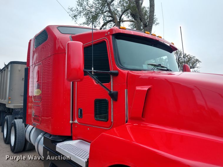 image for item EQ9349 2007 Kenworth T600 semi truck