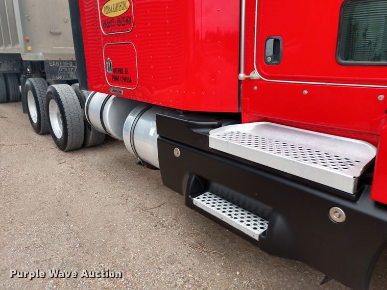 image for item EQ9349 2007 Kenworth T600 semi truck