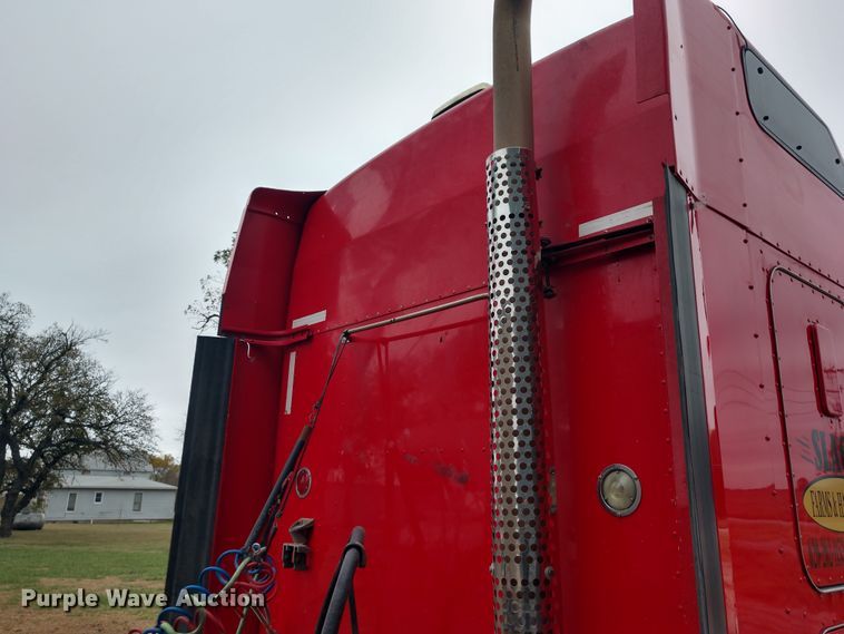 image for item EQ9349 2007 Kenworth T600 semi truck