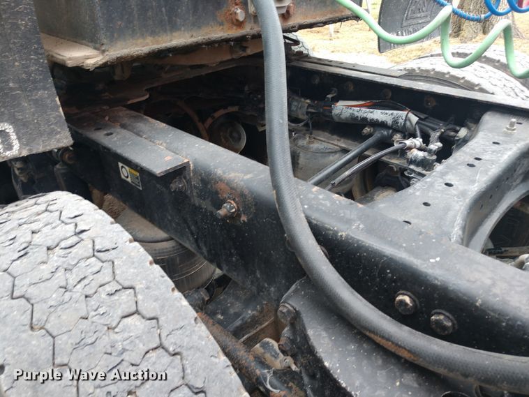 image for item EQ9349 2007 Kenworth T600 semi truck