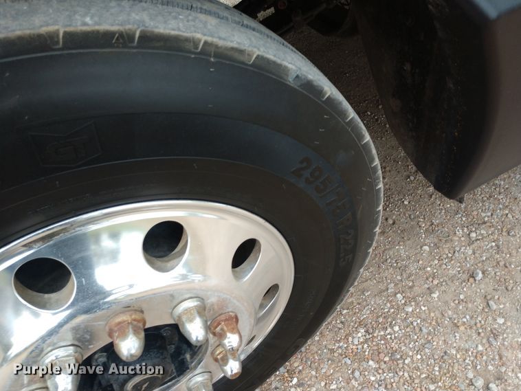 image for item EQ9349 2007 Kenworth T600 semi truck