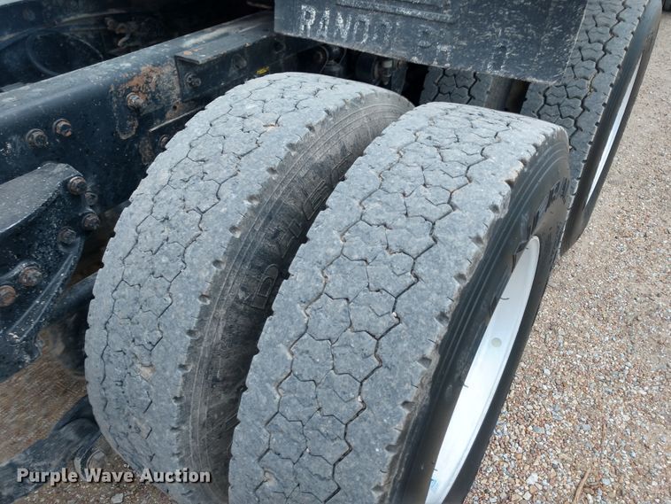 image for item EQ9349 2007 Kenworth T600 semi truck