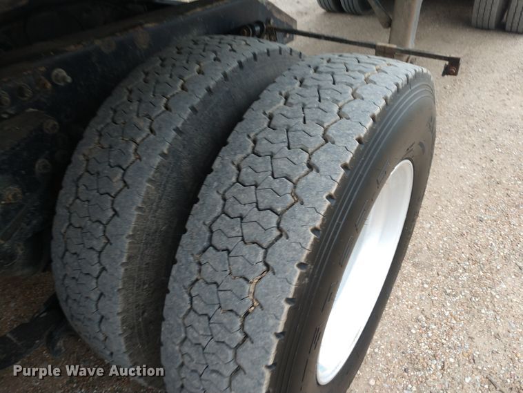 image for item EQ9349 2007 Kenworth T600 semi truck