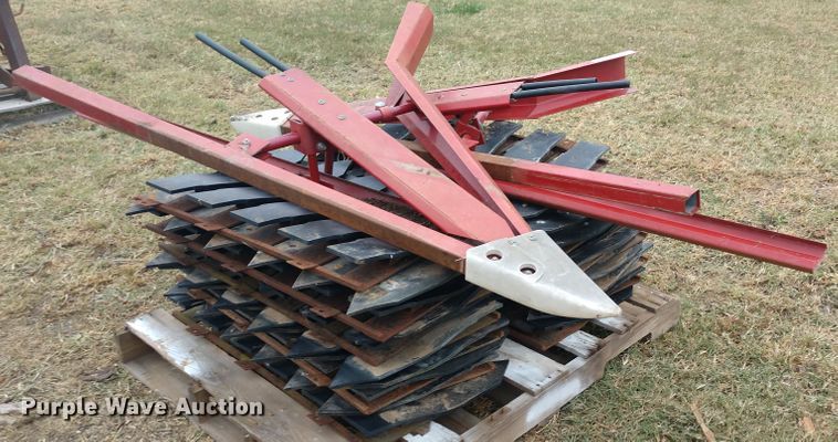 image for item EQ9353 Milo guards