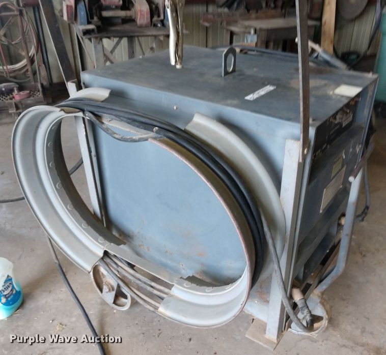 image for item EQ9359 Lincoln Idealarc R3R-400 arc welder