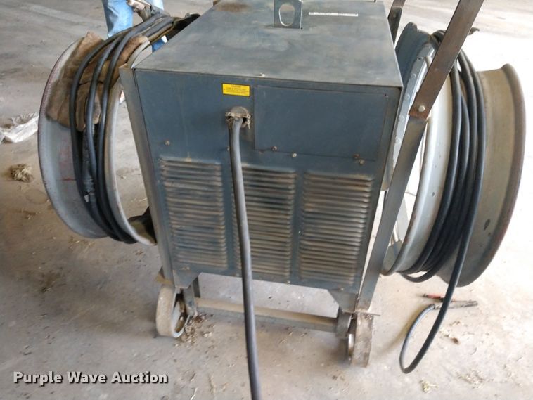 image for item EQ9359 Lincoln Idealarc R3R-400 arc welder
