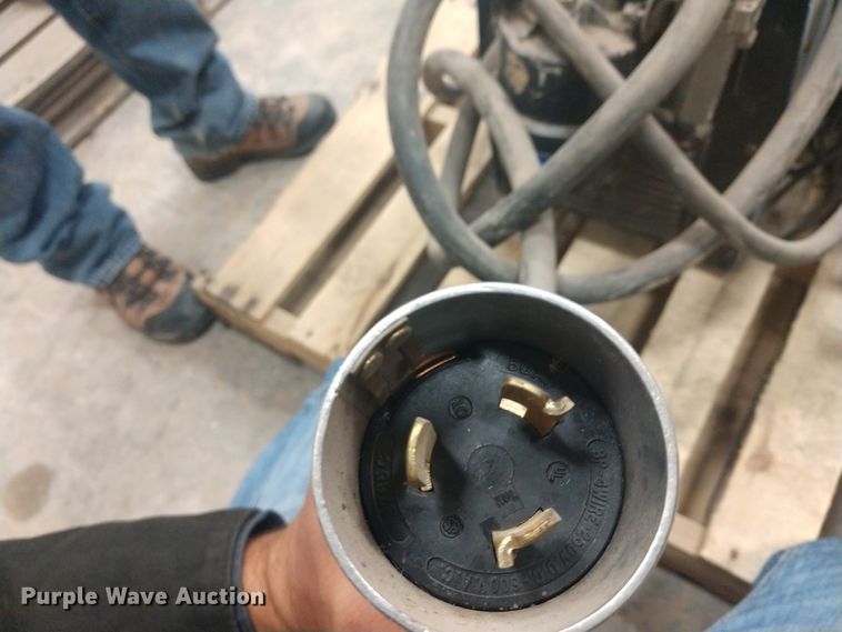 image for item EQ9368 Miller Spectrum 1000 plasma cutter