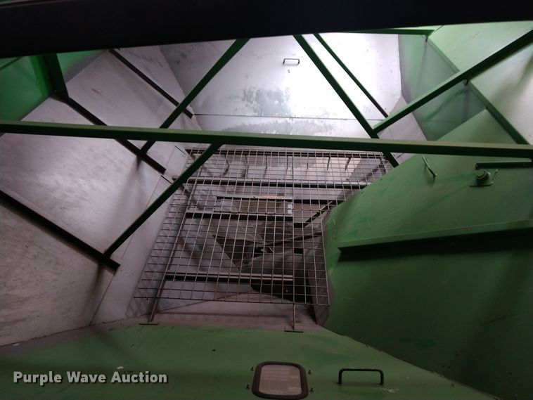 image for item EQ9378 Brent 882 grain cart