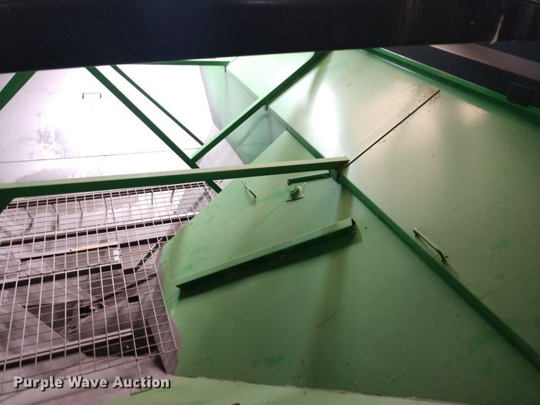 image for item EQ9378 Brent 882 grain cart