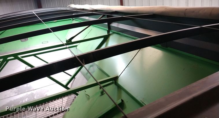 image for item EQ9378 Brent 882 grain cart