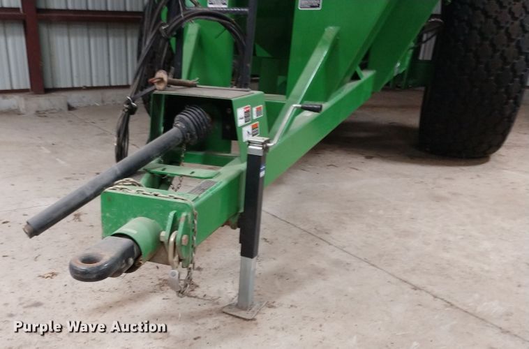 image for item EQ9378 Brent 882 grain cart