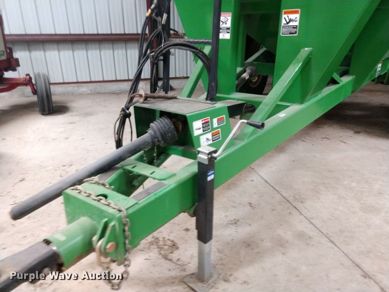 image for item EQ9378 Brent 882 grain cart