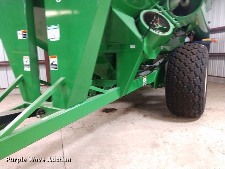 image for item EQ9378 Brent 882 grain cart