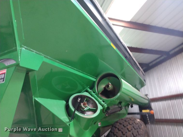 image for item EQ9378 Brent 882 grain cart
