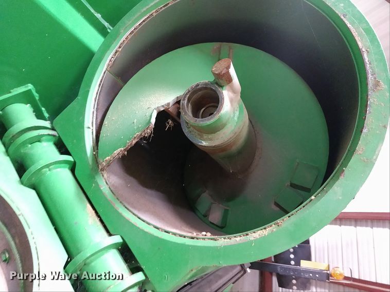 image for item EQ9378 Brent 882 grain cart