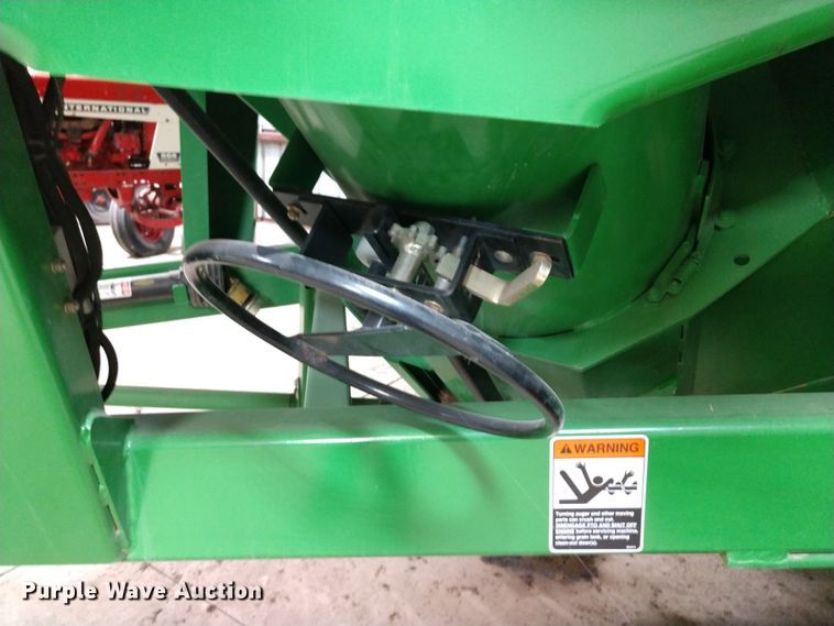 image for item EQ9378 Brent 882 grain cart