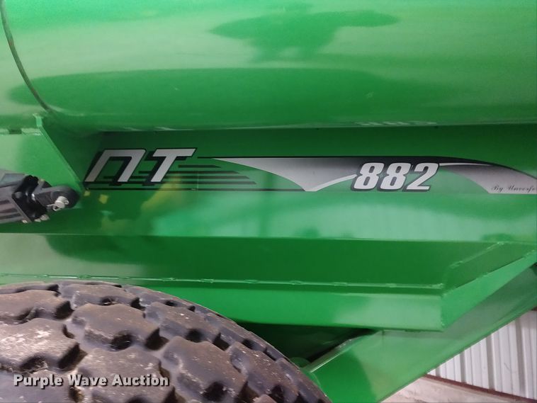 image for item EQ9378 Brent 882 grain cart