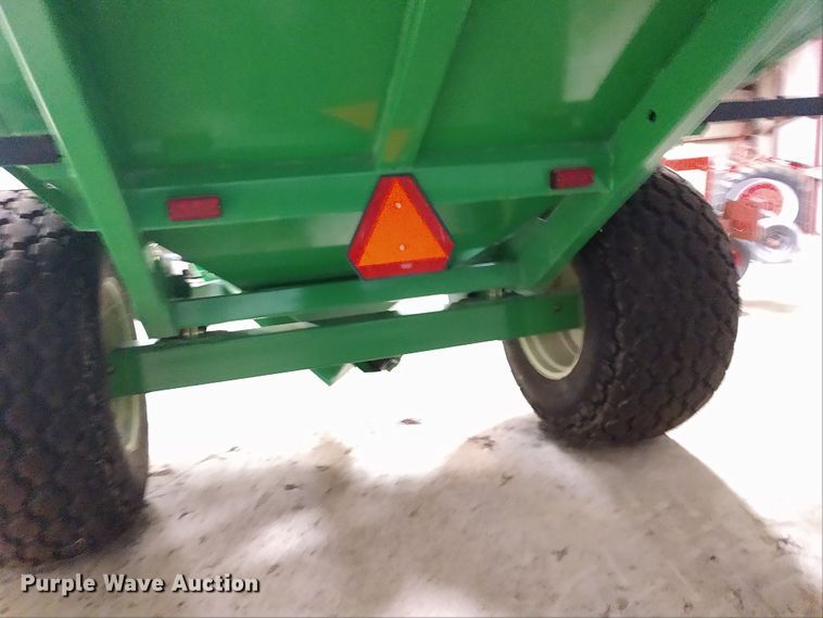 image for item EQ9378 Brent 882 grain cart