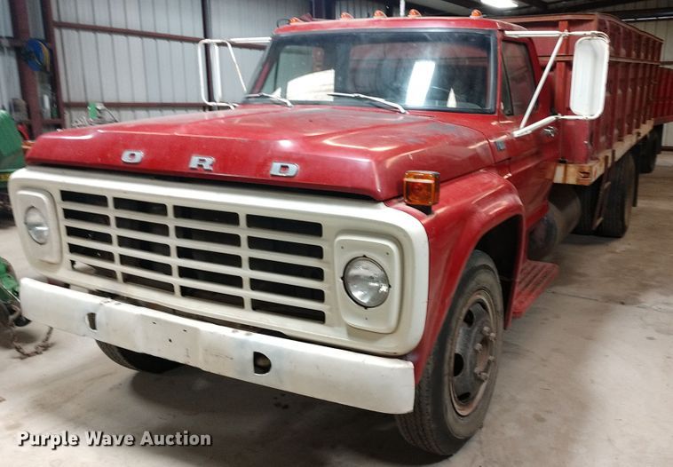 image for item EQ9379 1974 Ford F600 grain truck