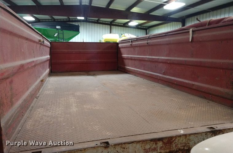 image for item EQ9379 1974 Ford F600 grain truck