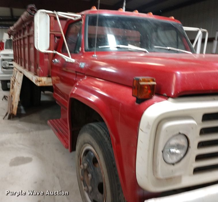 image for item EQ9379 1974 Ford F600 grain truck