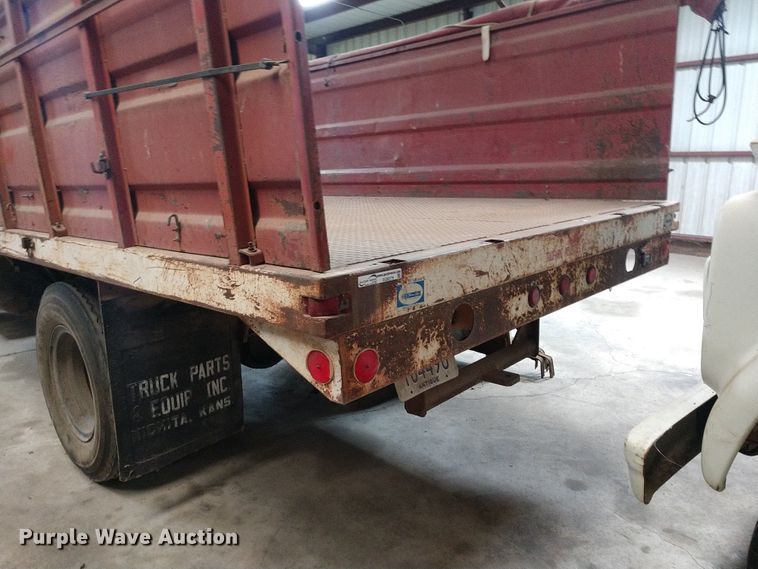 image for item EQ9379 1974 Ford F600 grain truck