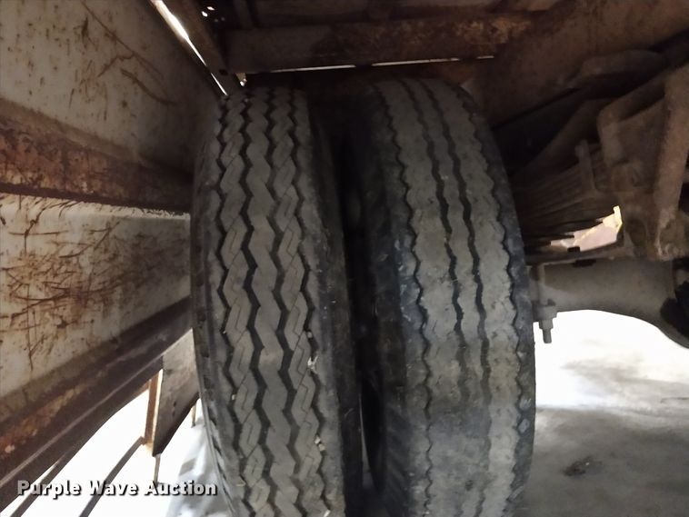 image for item EQ9379 1974 Ford F600 grain truck