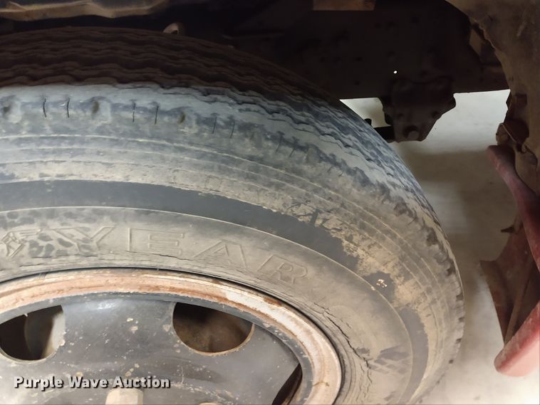 image for item EQ9379 1974 Ford F600 grain truck