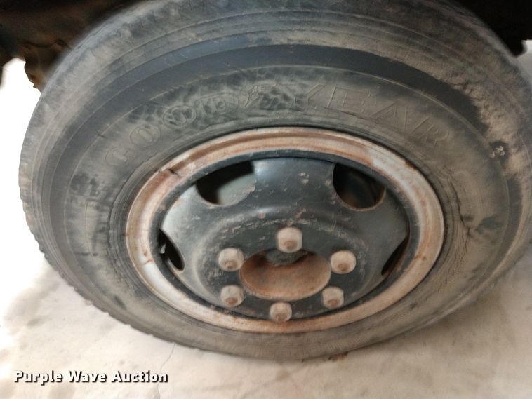 image for item EQ9379 1974 Ford F600 grain truck